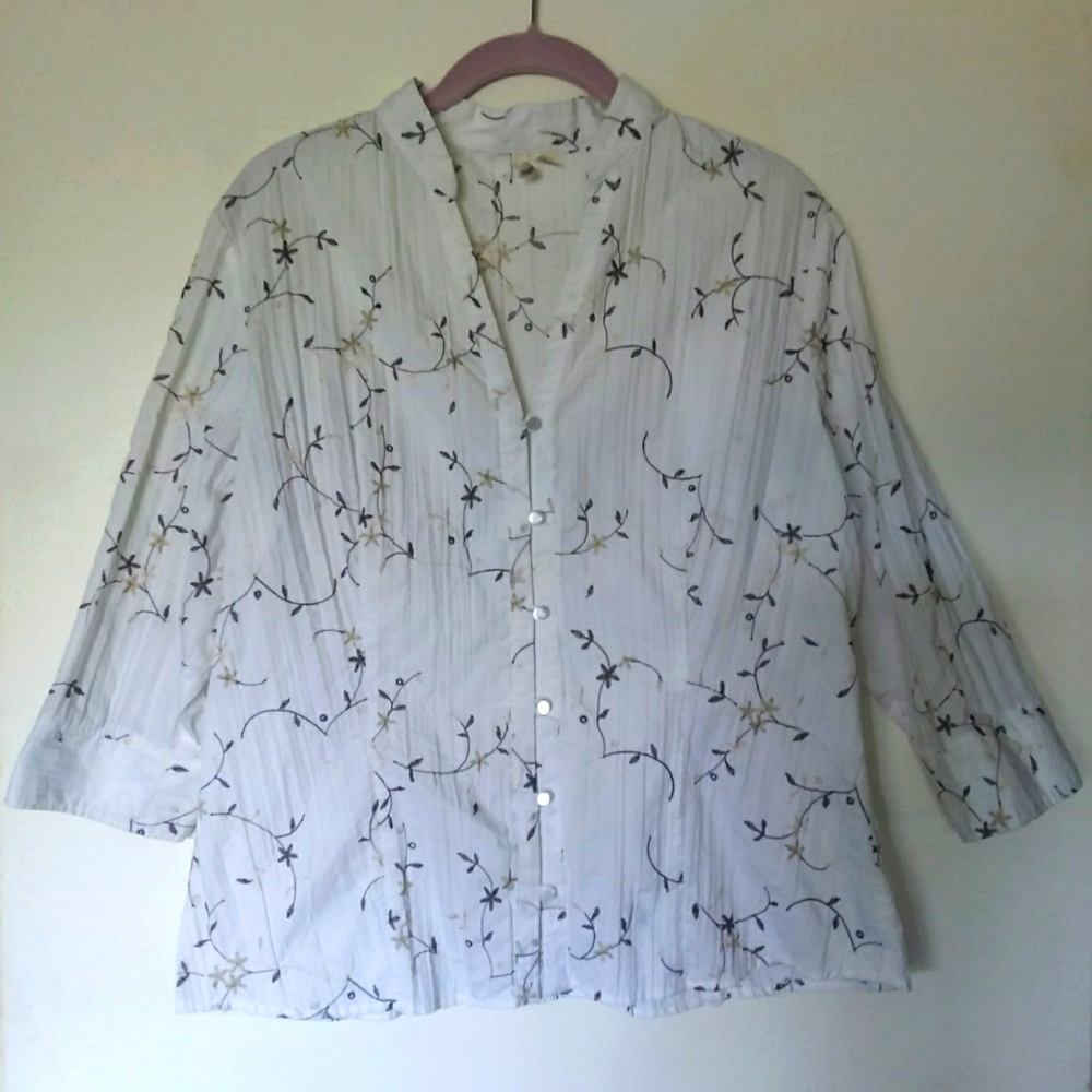 ST. JOHN'S BAY ladies top in size large.